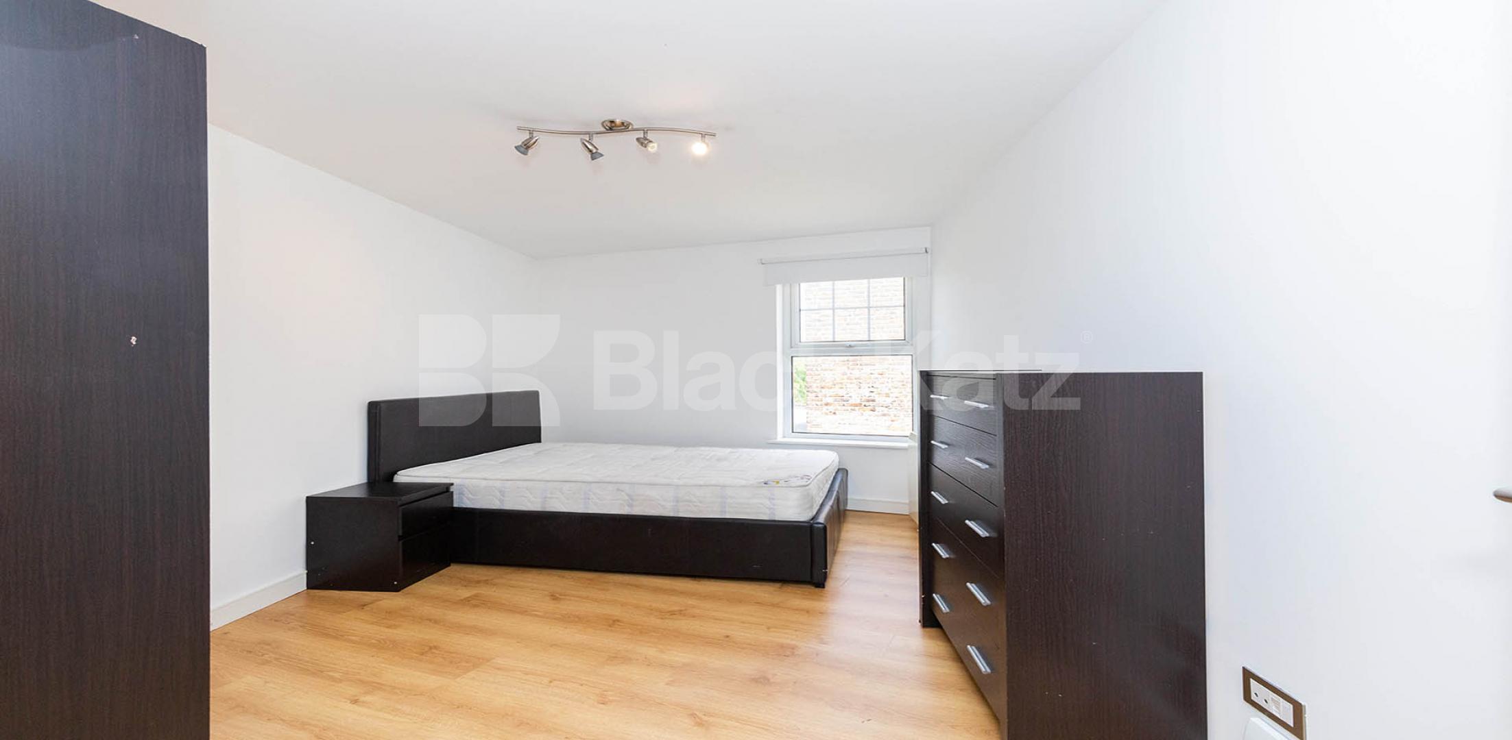 			4 Bedroom, 1 bath, 1 reception Flat			 Criterion Mews, UPPER HOLLOWAY 